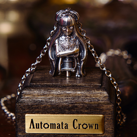 普段ネックレスを着けられない時でも『綺麗に飾ってほしい』という思いからオブジェとしてディスプレイ出来る構造に。