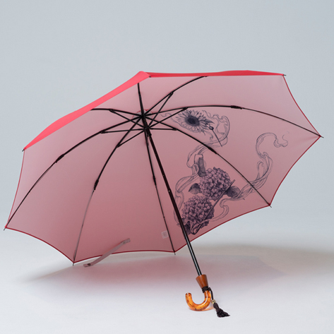 雨傘・日傘兼用。女性が使いやすい大きさと重量にこだわり製作された折り畳み傘です。